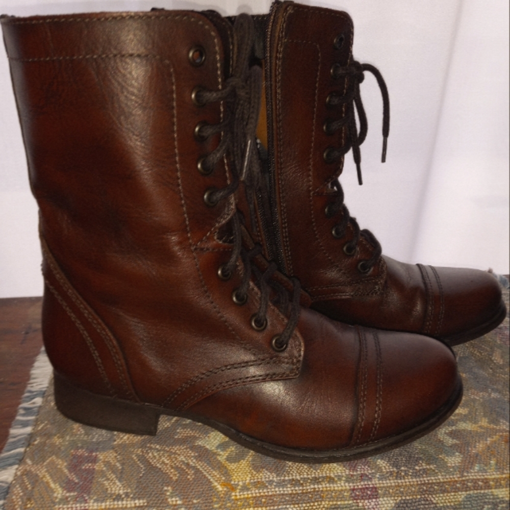 Steve Madden Troopa Boots, size 8, with original box.
